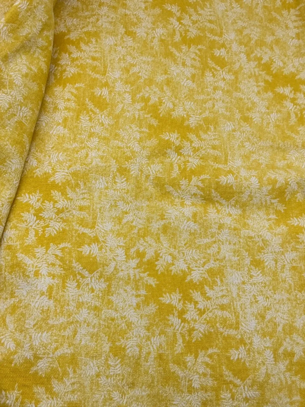 Lauren Ralph Lauren Tablecloth and 4 Table Napkins